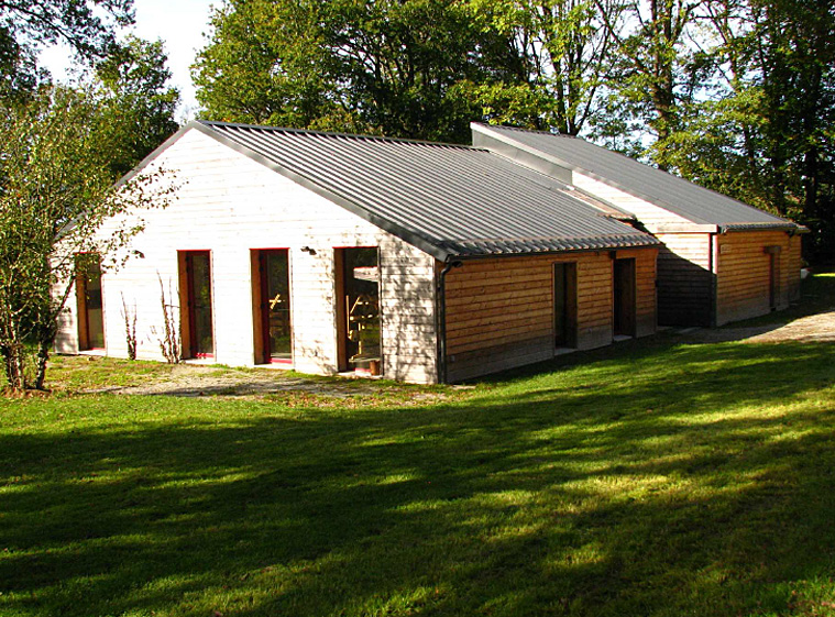 gite_collectif_batiment_plateaux_limousins_01.jpg