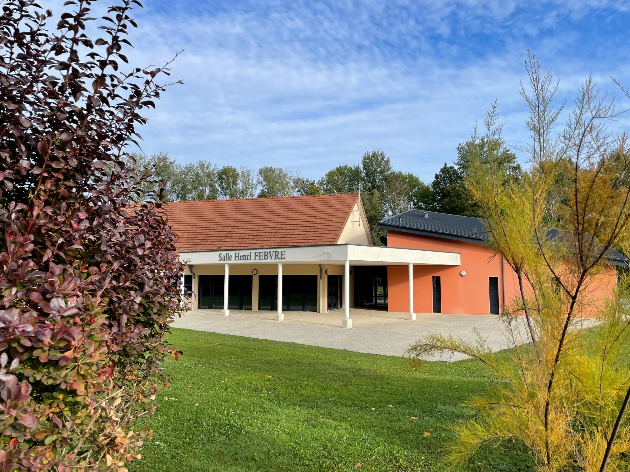 SALLE POLYVALENTE 2.jpg