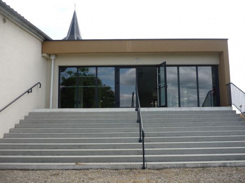 Entrée coté parking.jpg