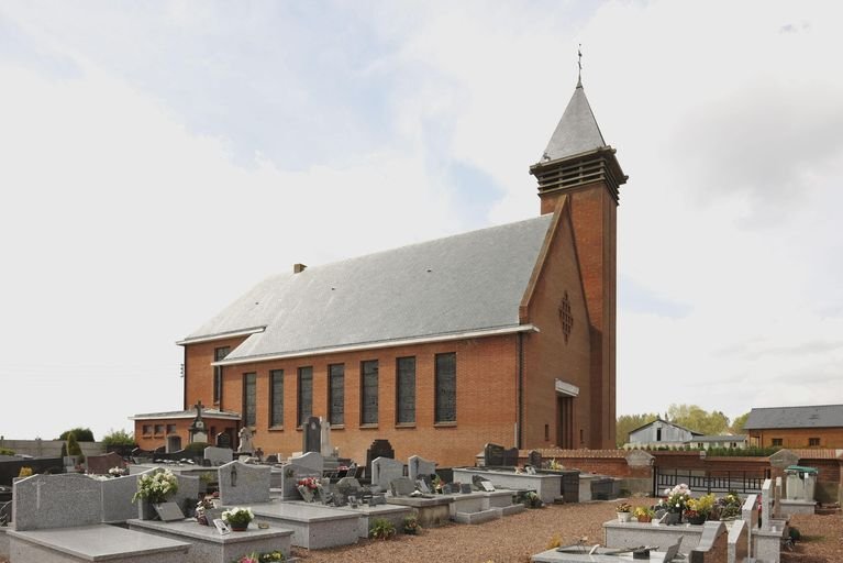 eglise-catholique-saint-martin-a-landrethun-le-nord-et-son-cimetiere-669416.jpg