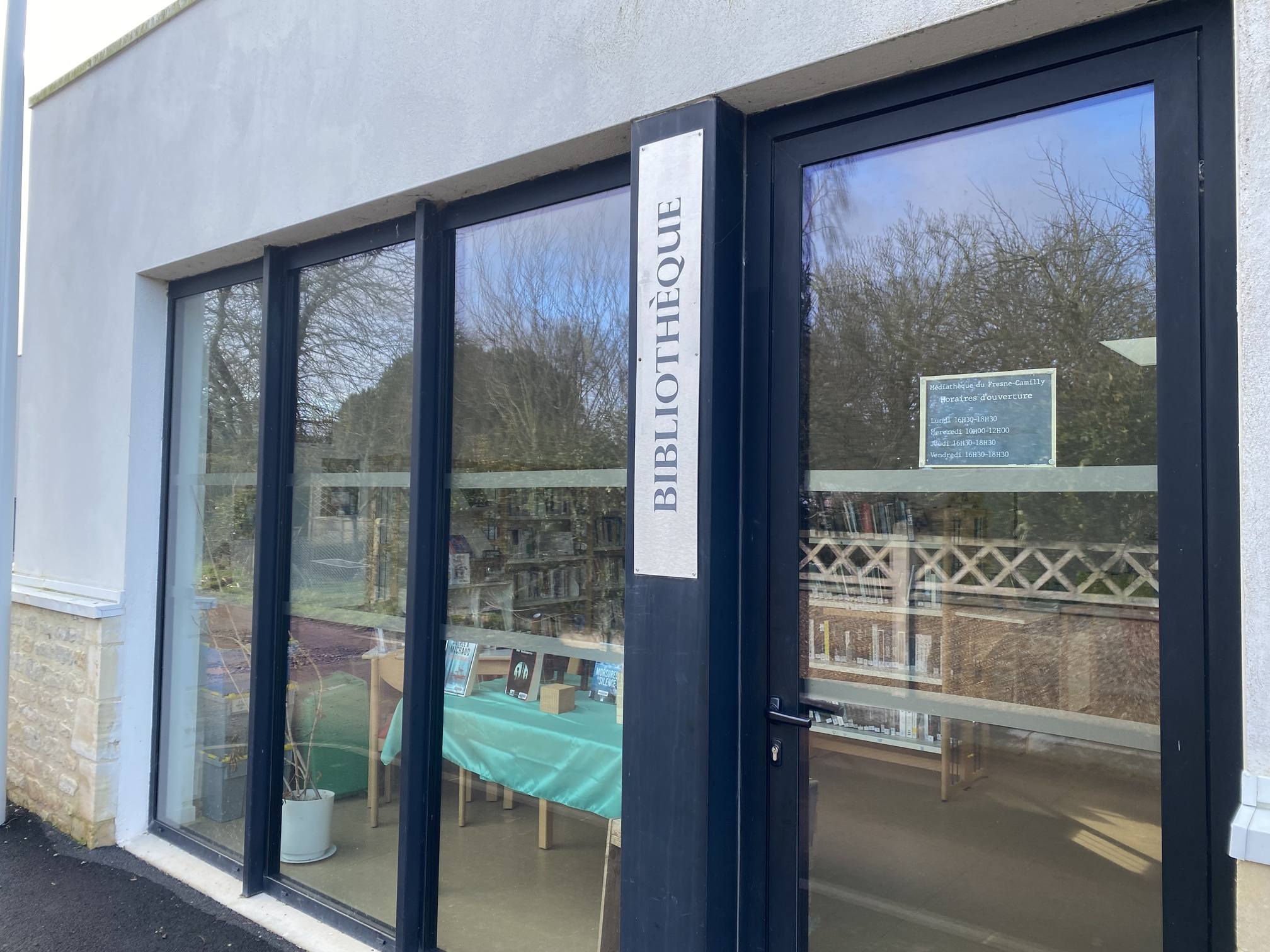 Entrée Bibliothèque.jpg