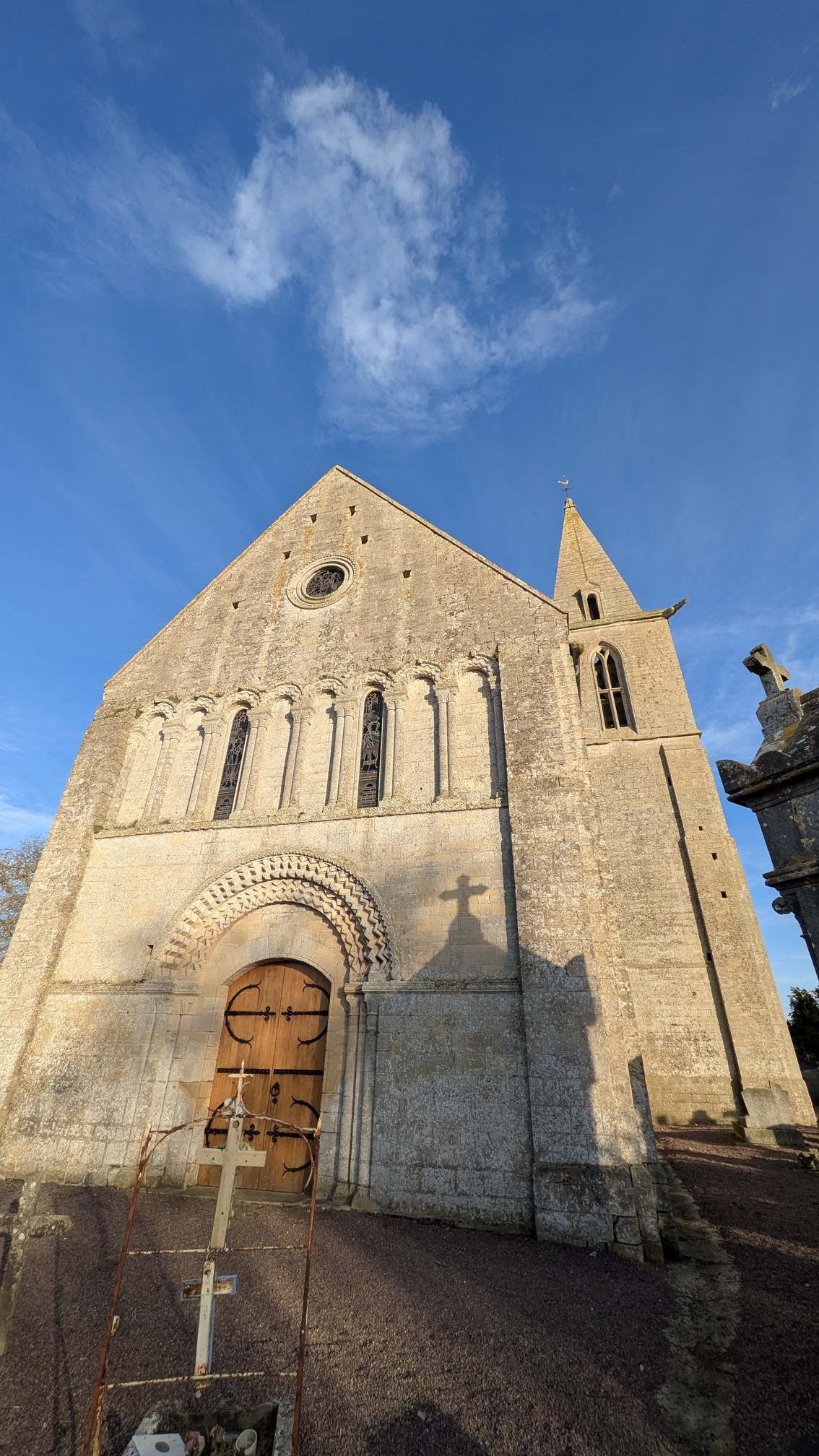 eglise du fresne camilly 2.jpg