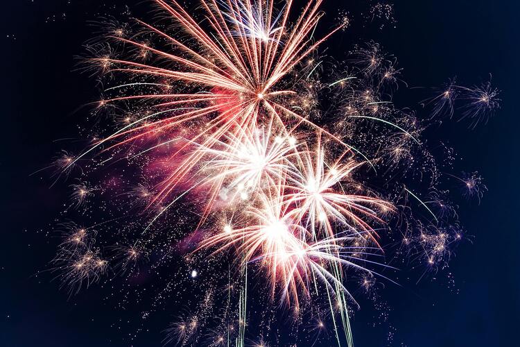 feu artifice au fresne camilly.jpg