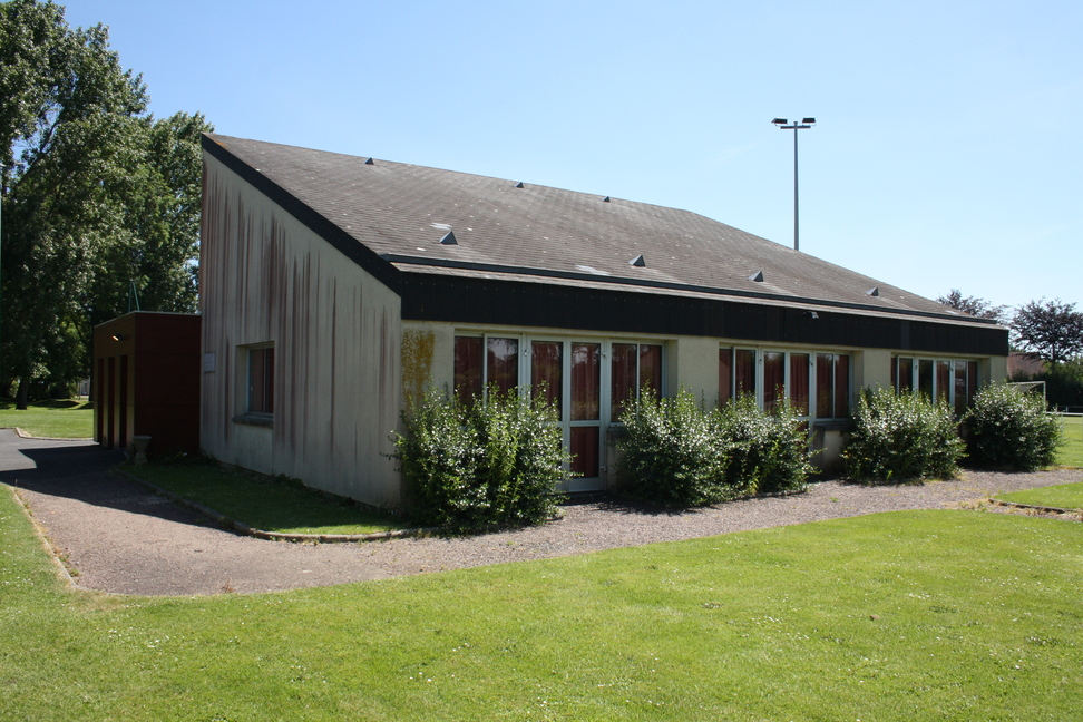 salle des fêtes extèrieur du Fresne Camilly.jpg