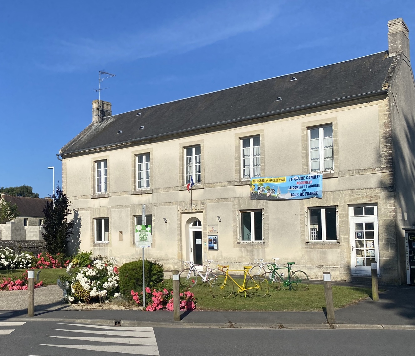 Mairie du Fresne Camilly Calvados.jpg