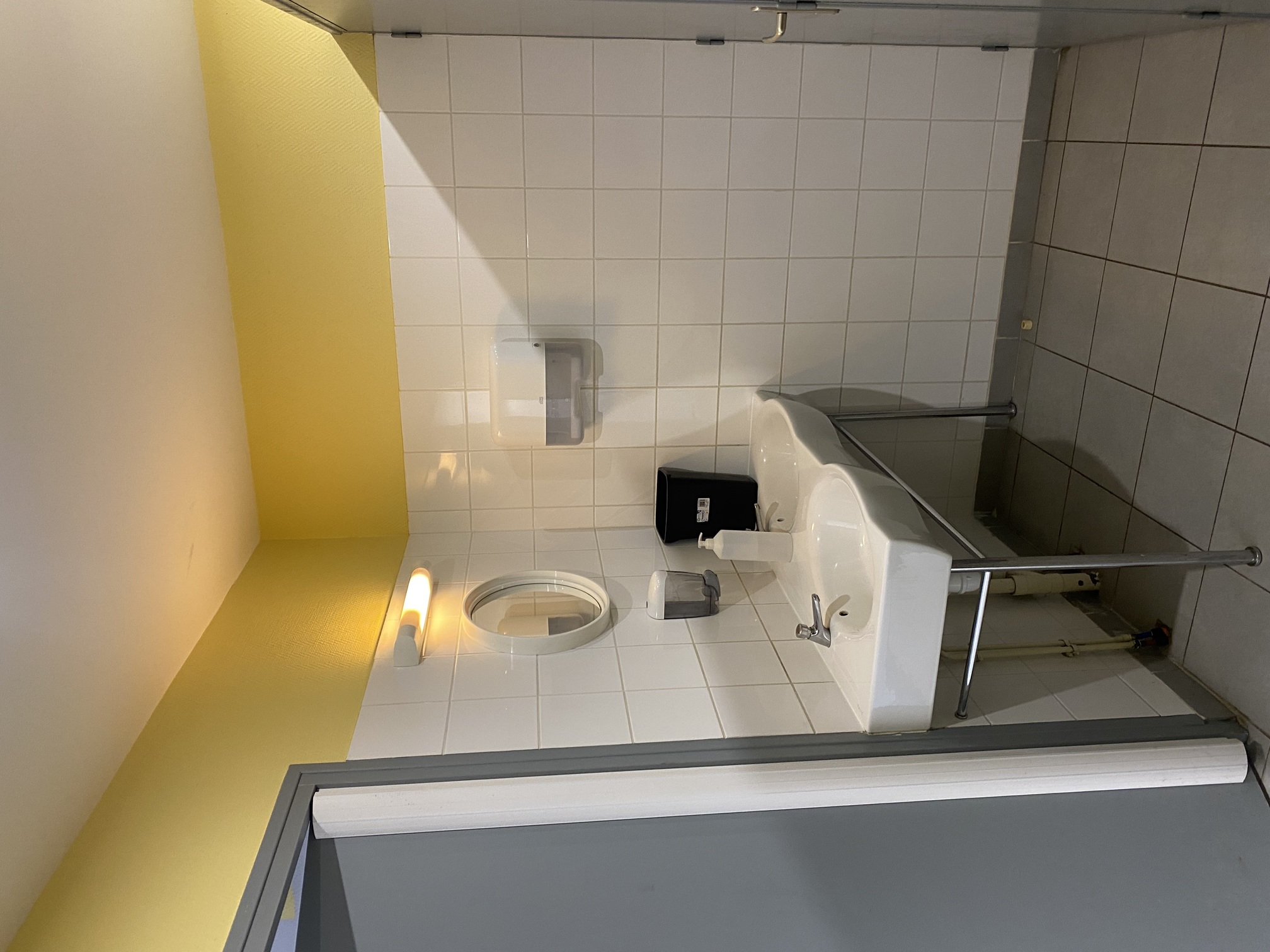Lavabo Salle LSJ.jpg