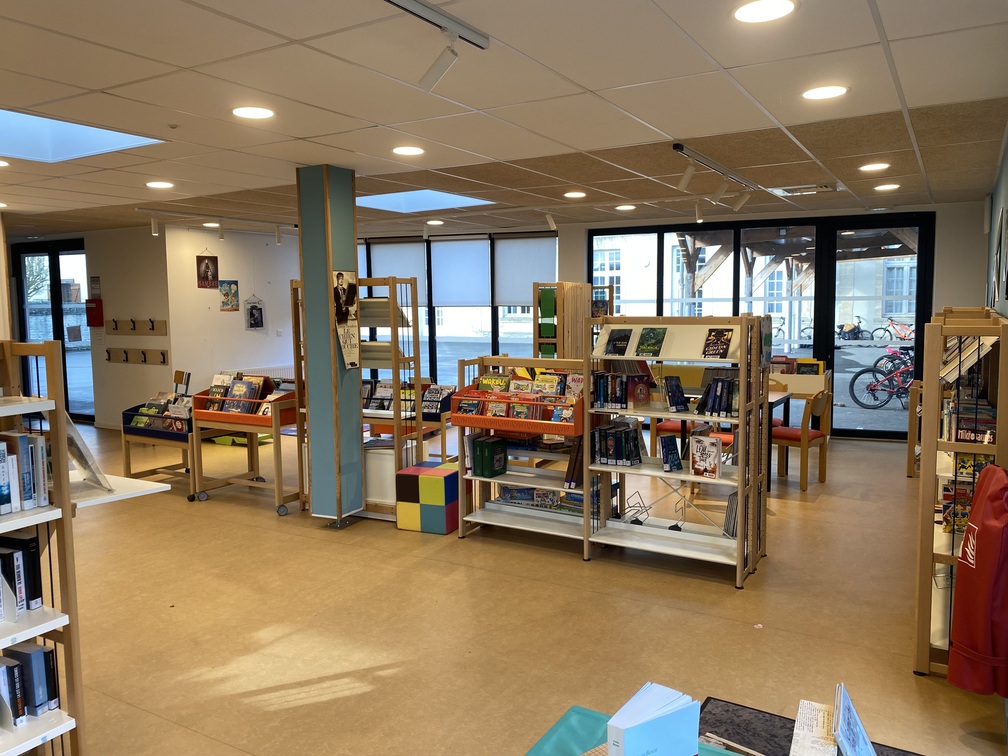 Le Fresne Camilly Bibliothèque .jpg