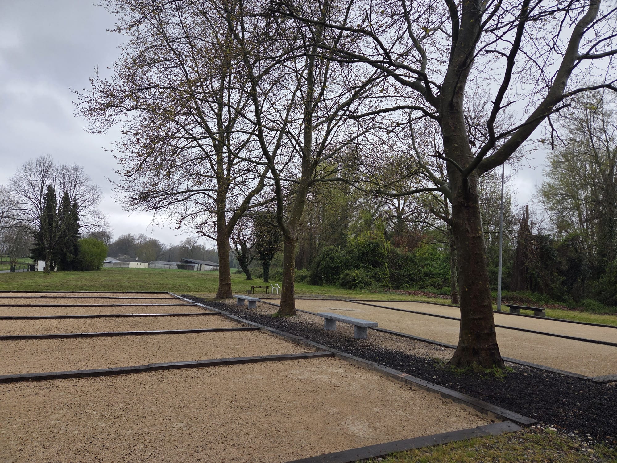 Bancs boulodrome 01.jpeg