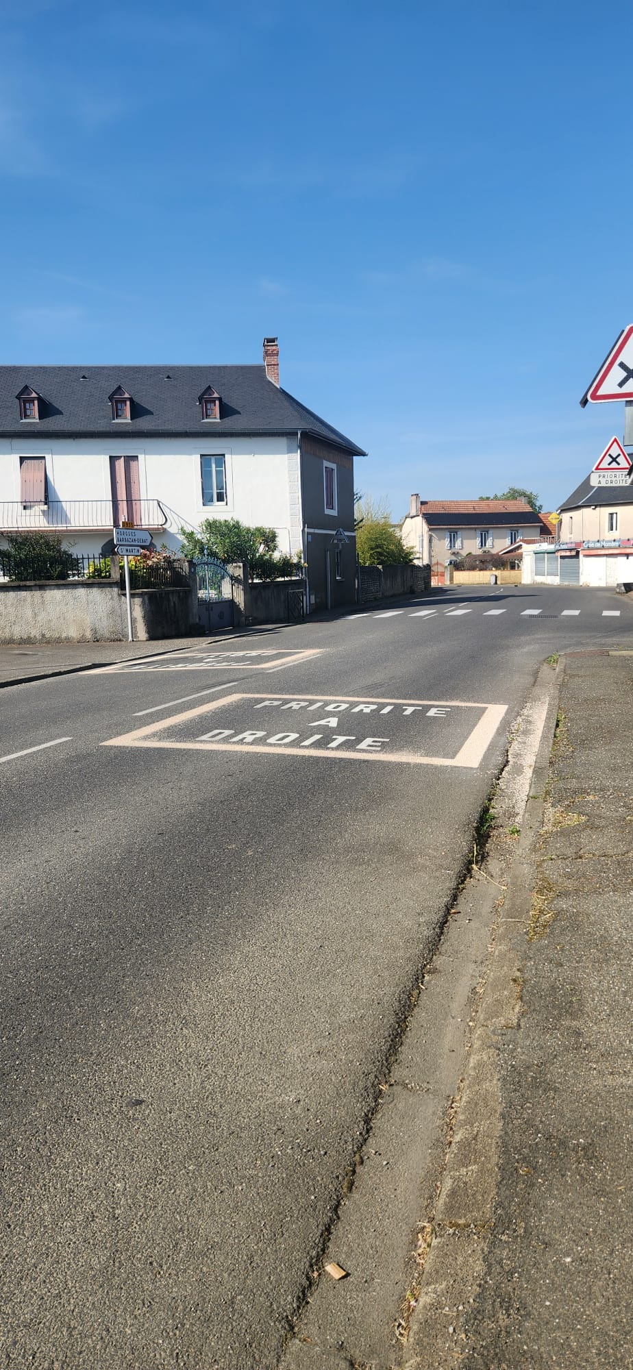 Priorité à droite 02.jpeg