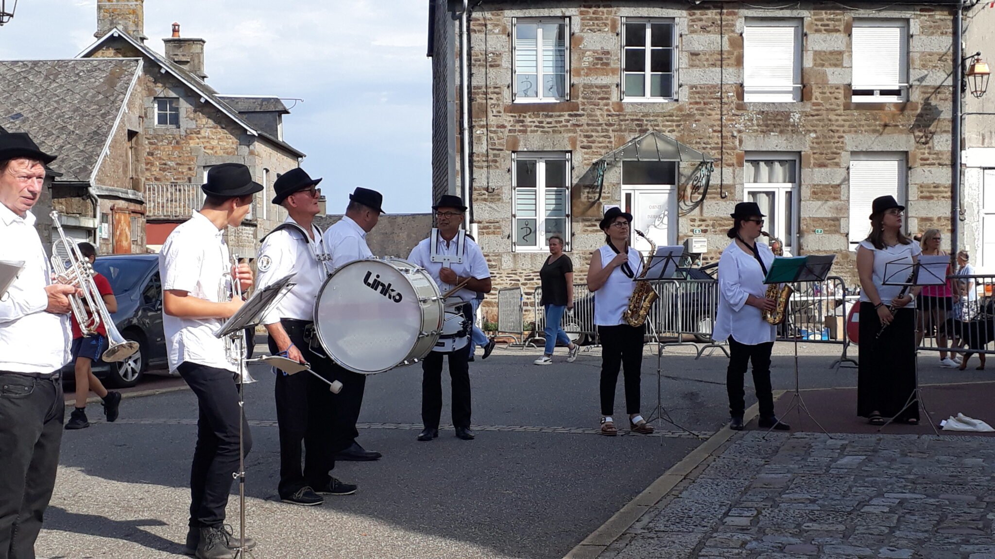 sainte croix saint cornier des landes 01.jpg