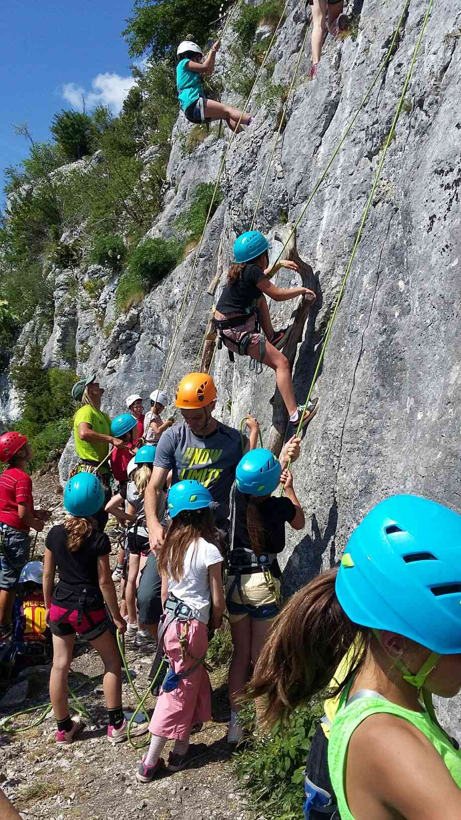 Escalade sur les falalaises de presle 2.jpg