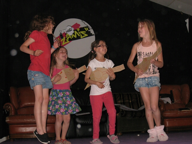 0306 spectacle 1.jpg