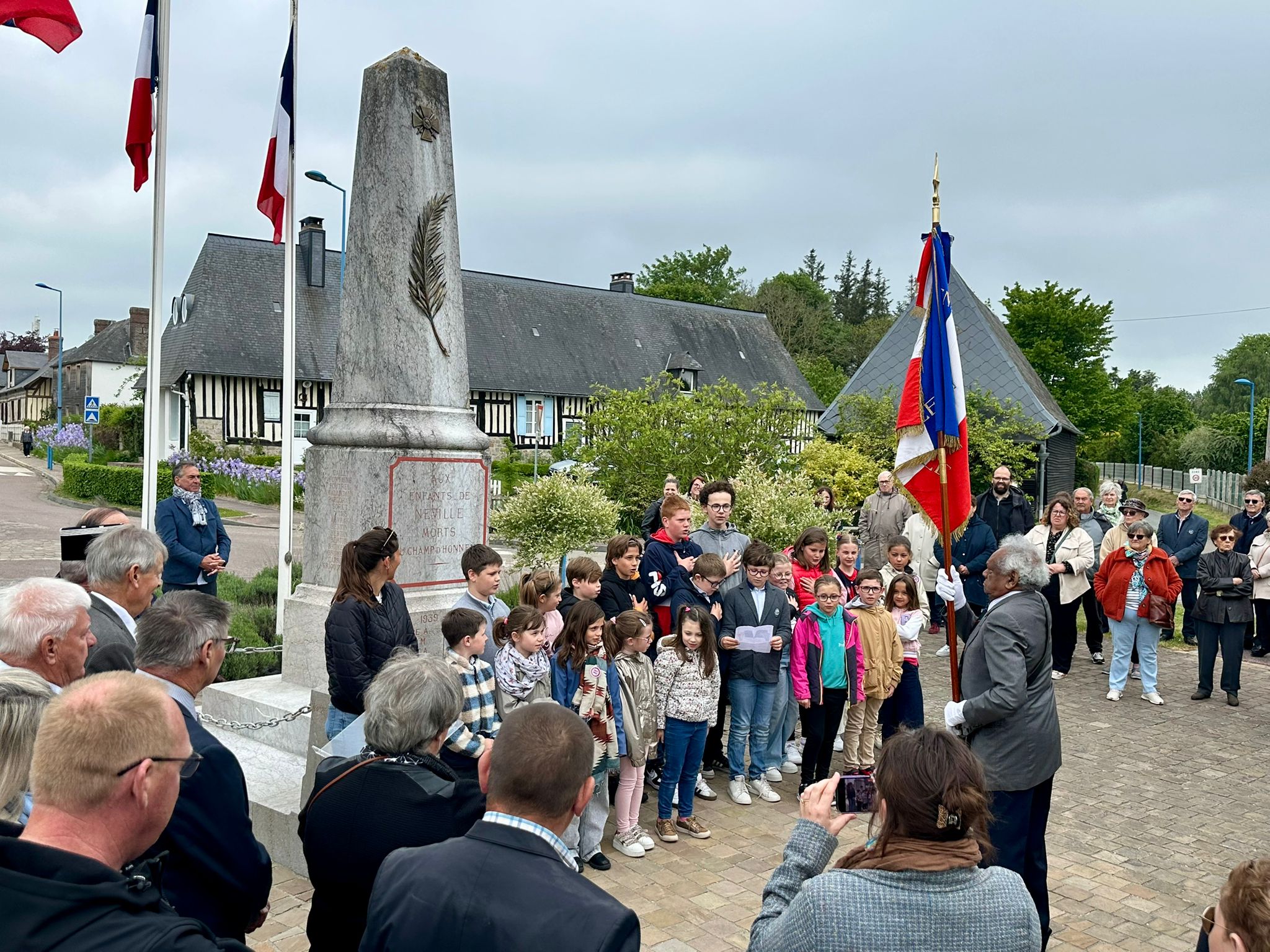 CHANT DES ENFANTS 8 MAI 25.jpg