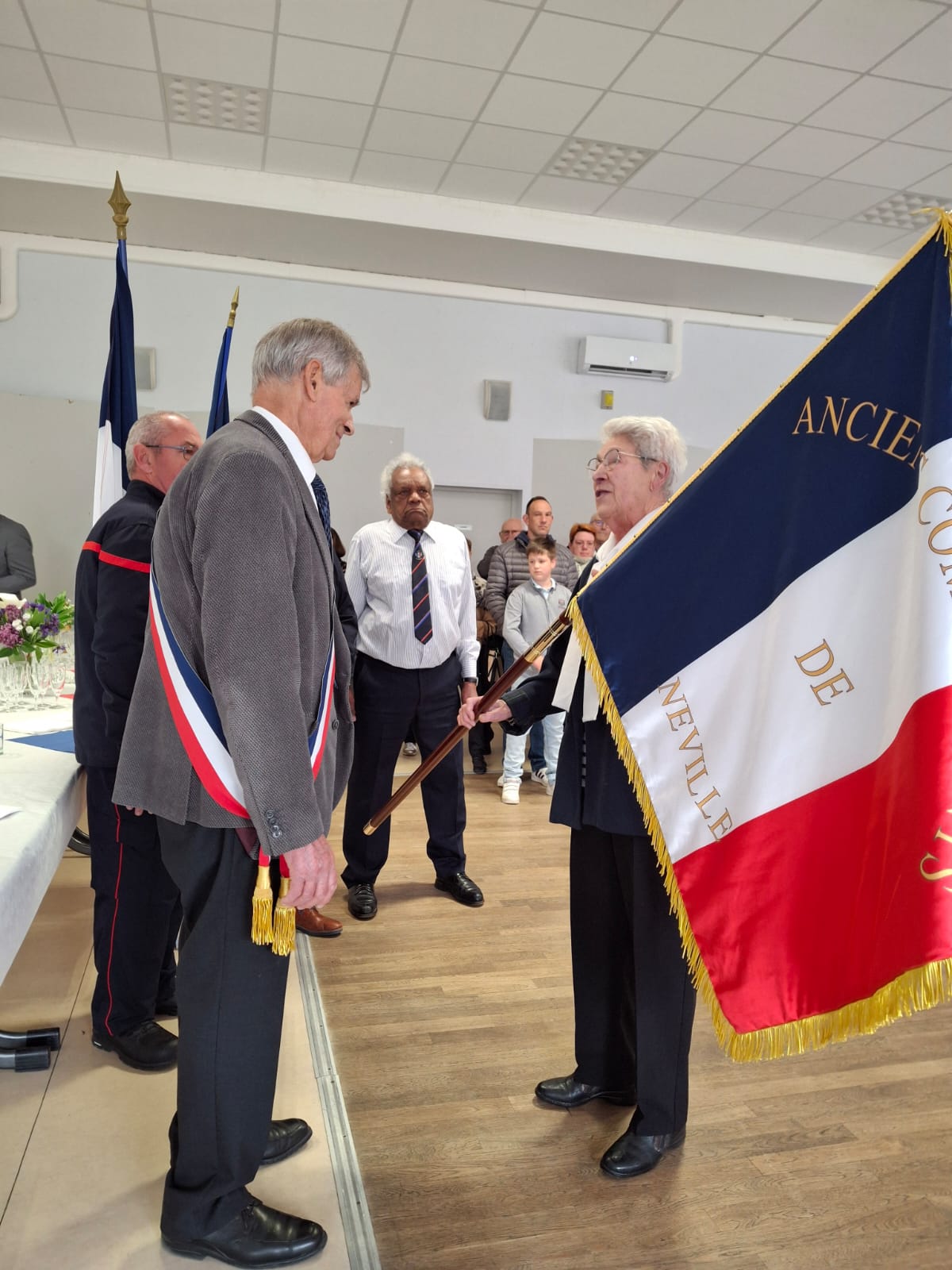LE MAIRE DRAPEAUNET MME CHANTREUIL.jpg