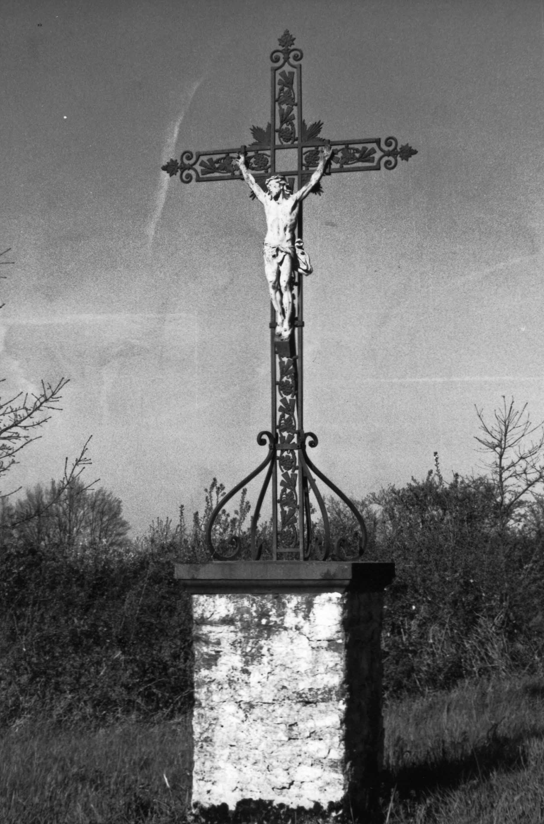 24.croix de St Marcel.jpg