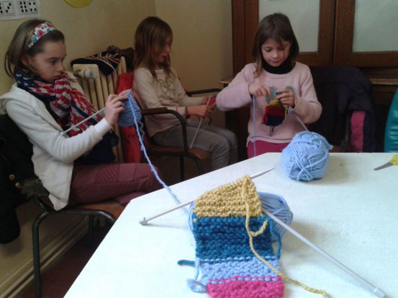 initiation tricot pour les maternelles.jpg