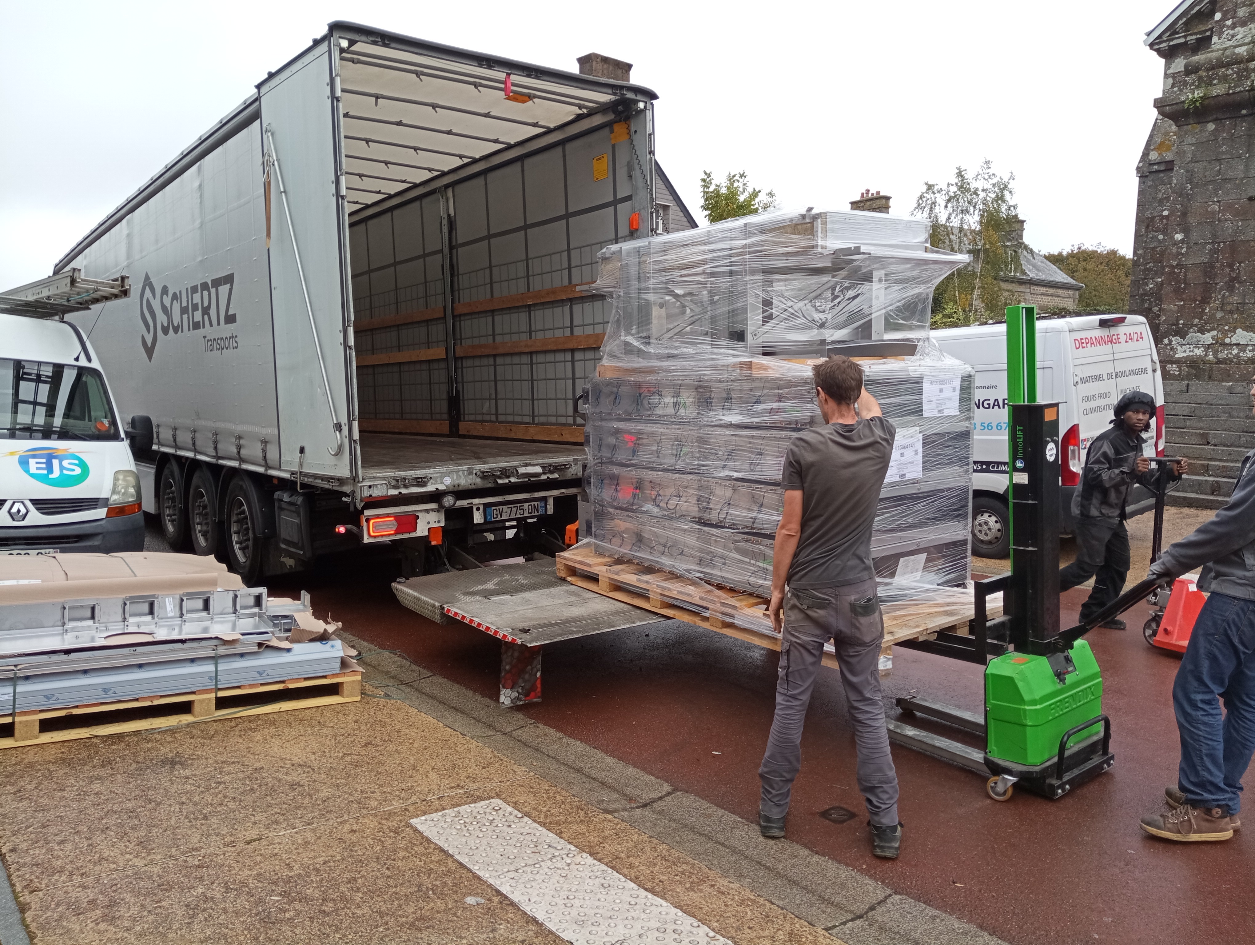 2026 13 10 arrivée materiel _3_.jpg
