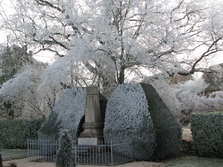 Monument aux morts hiver