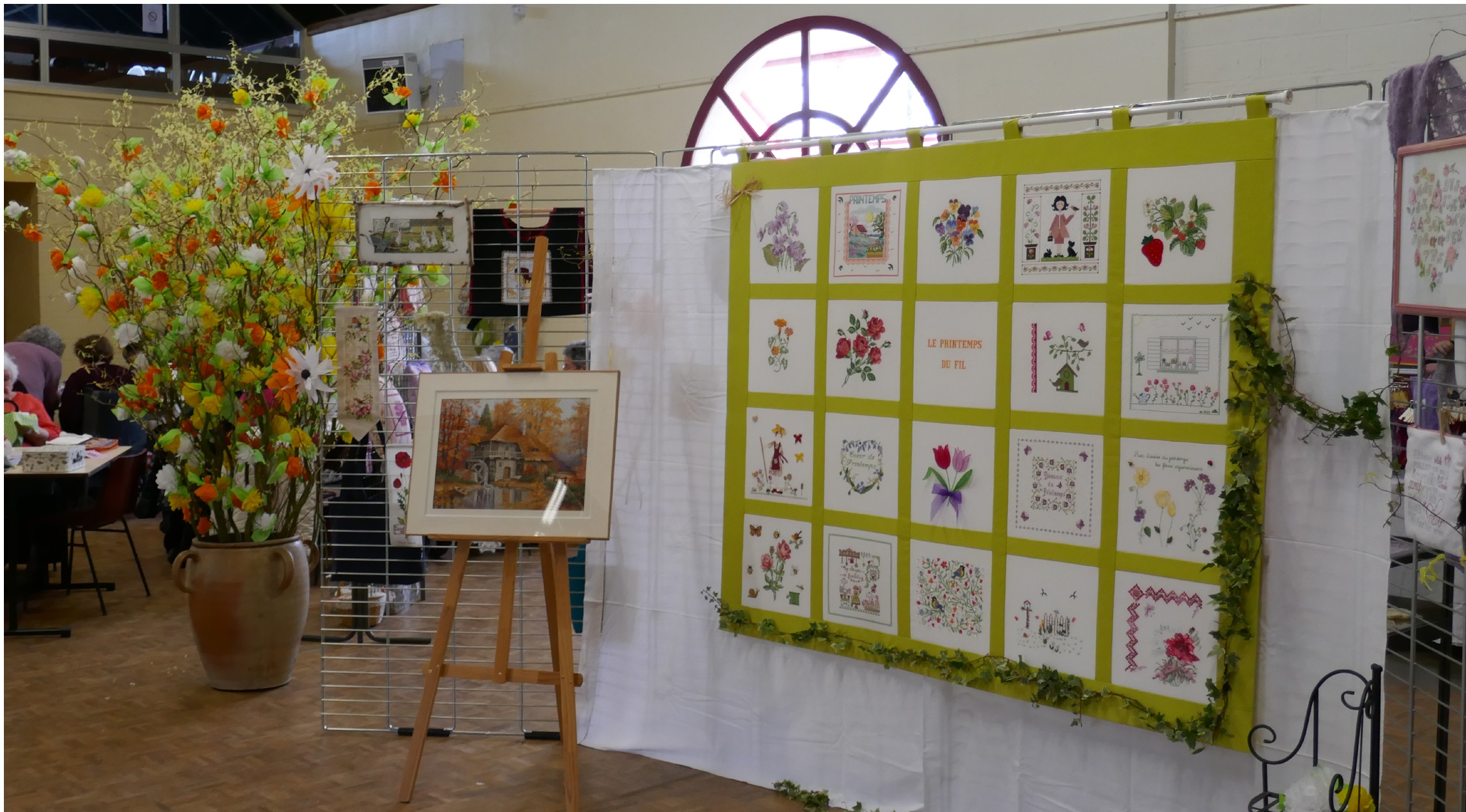 2018 oeuvre_collective_pages_centrales fil de Vignoux.jpg