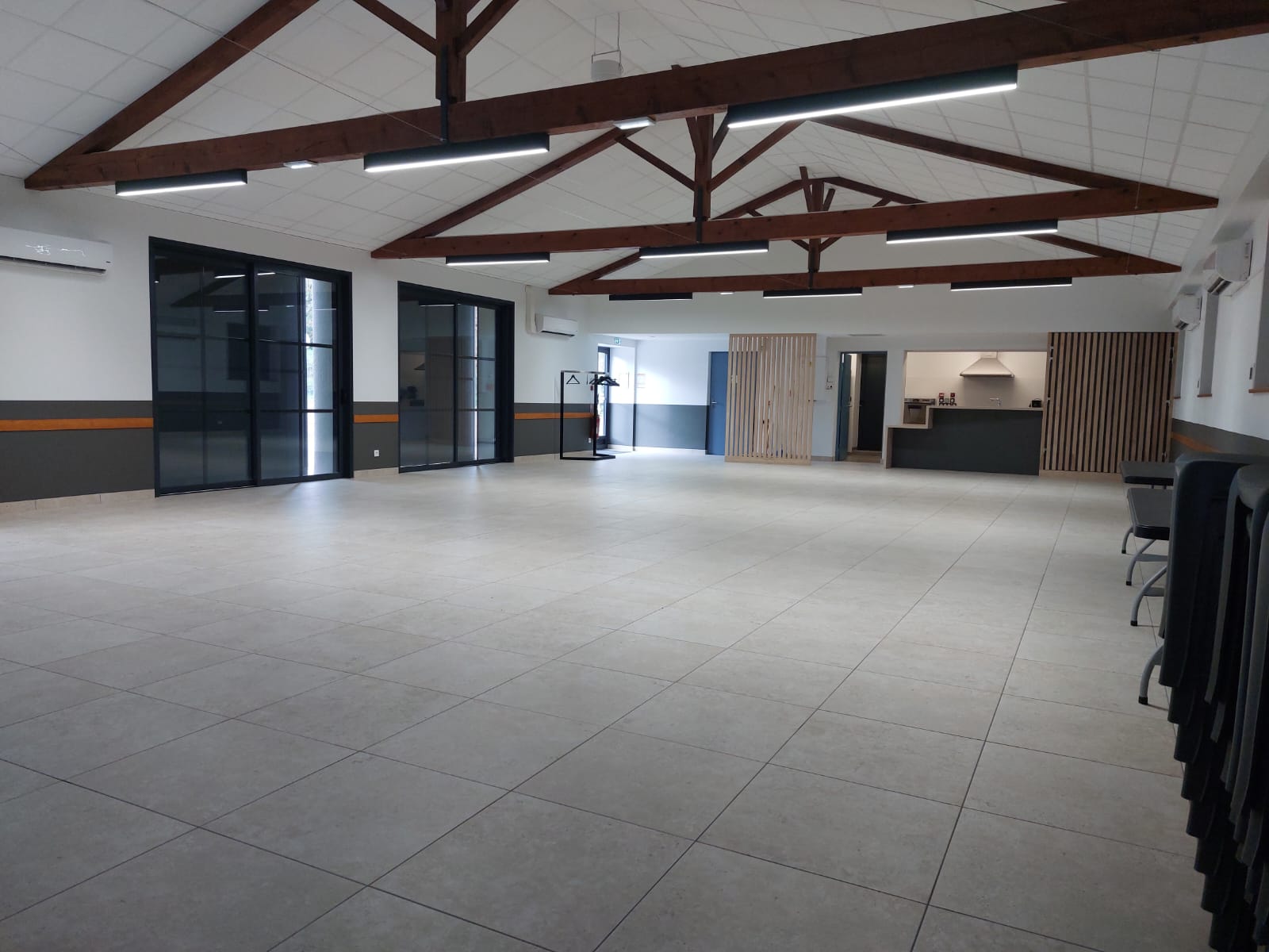 SALLE.jpg