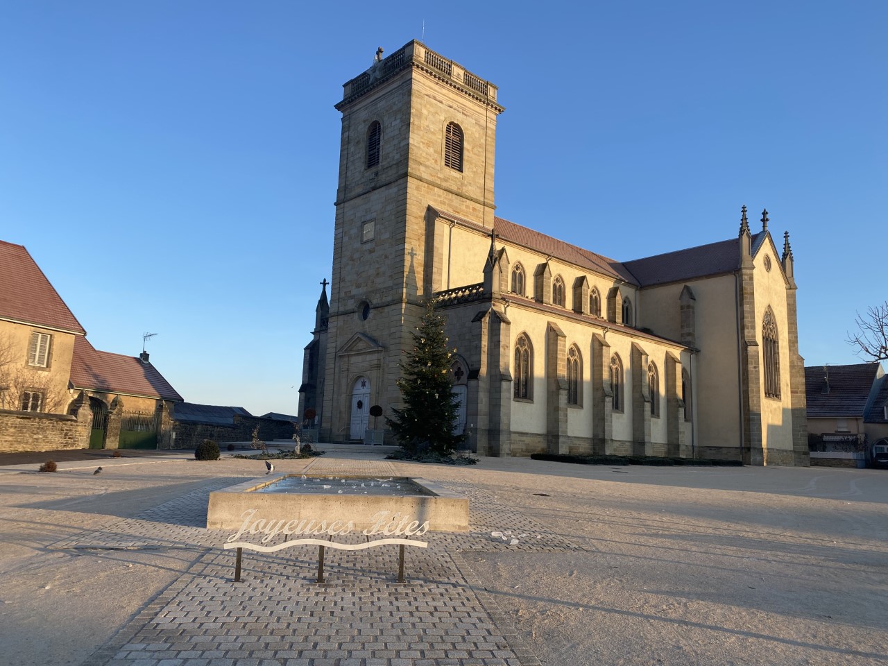 saulx place église.jpg