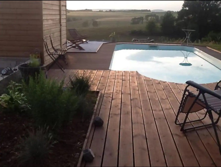 la maison de jeanne piscine.jpg