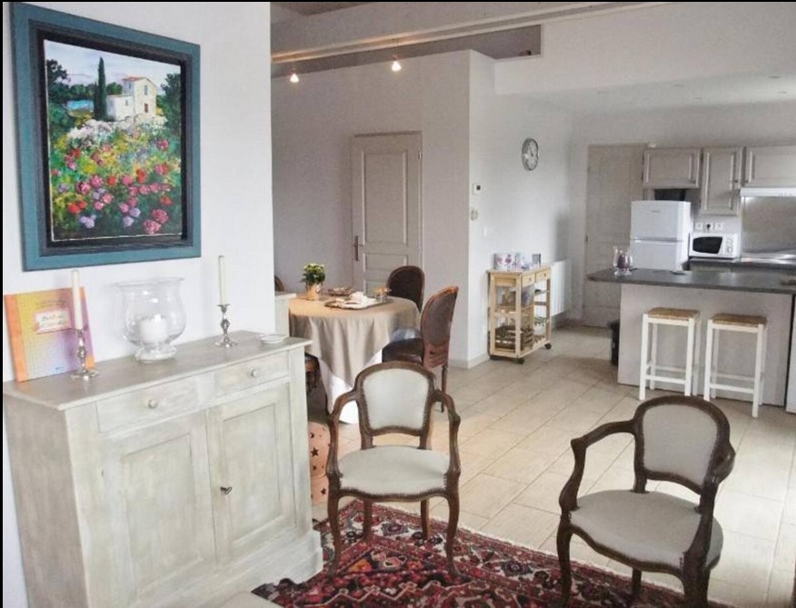 la maison de jeanne salon.jpg