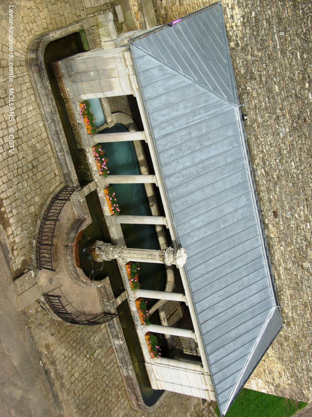 Photo 7. Lavoir fontaine MOLLANS.jpg