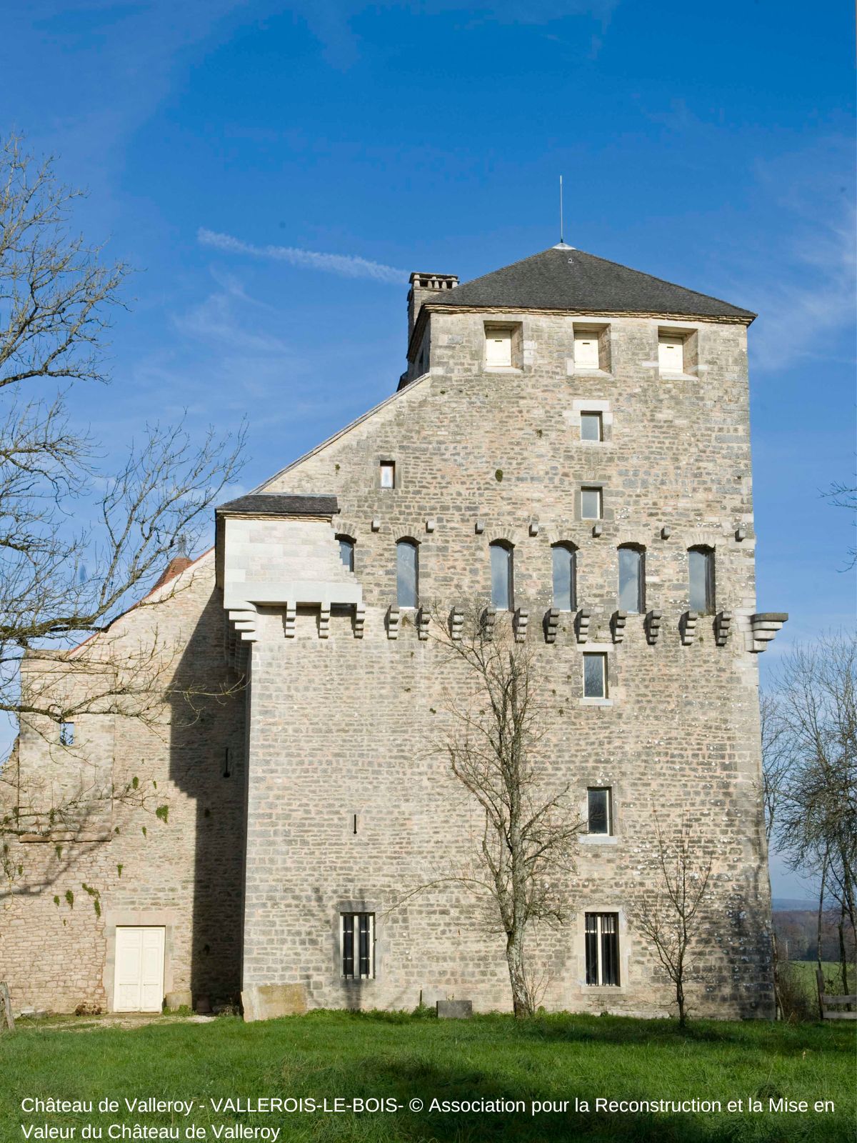 Photo 1. Chateau de Valleroy.jpg