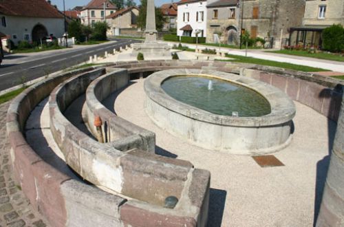 meurcourt fontaine.jpg