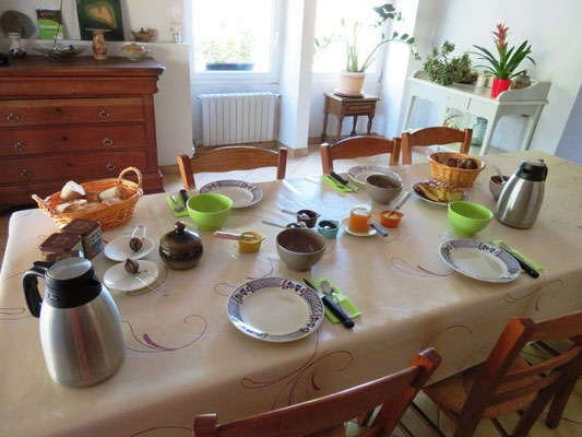 O près d_ici salle à manger.jpg