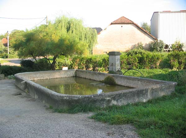 liévans fontaine.jpg