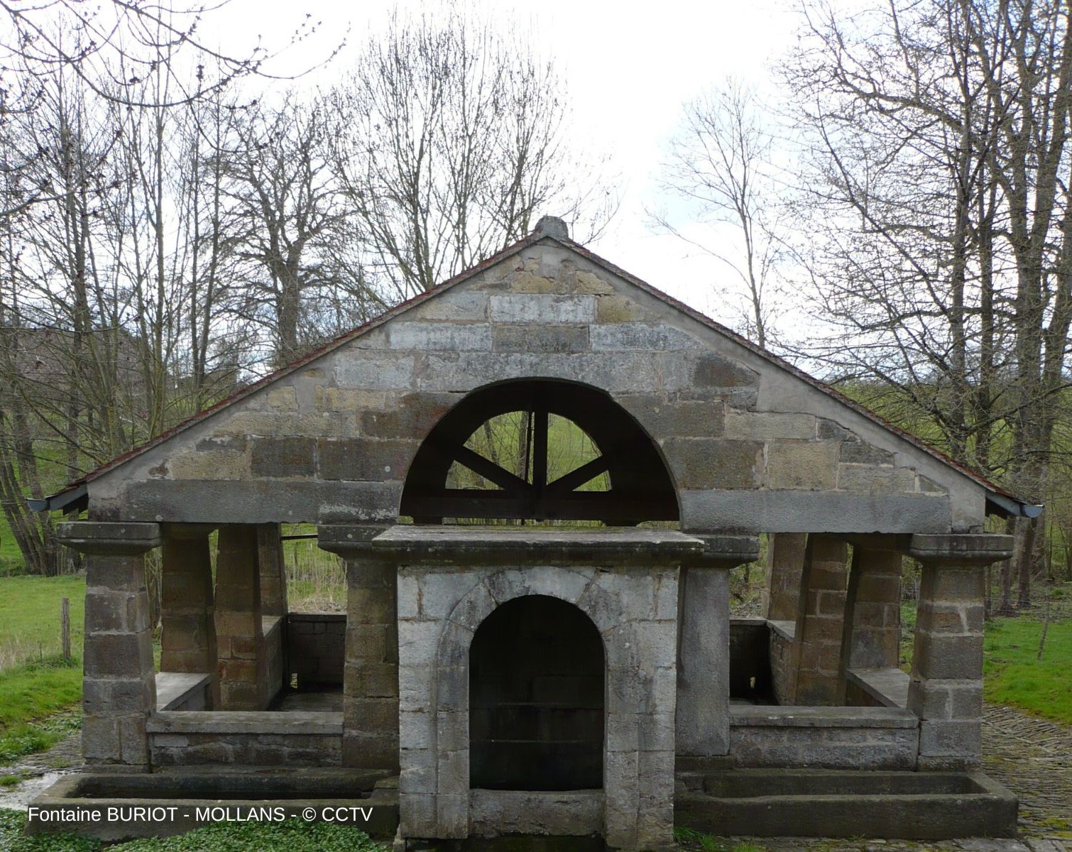 Photo 14 - Fontaine Buriot.jpg