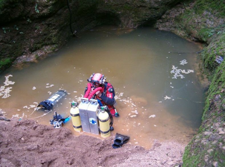 Spéléologie et plongée souterraine2.jpg