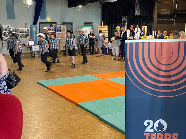 Démonstration de danse country lors du forum des associaitions.jpg