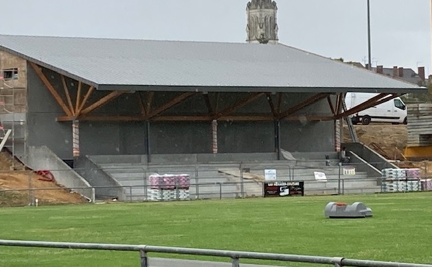 finalisation nv vestiaire et tribunn.jpg