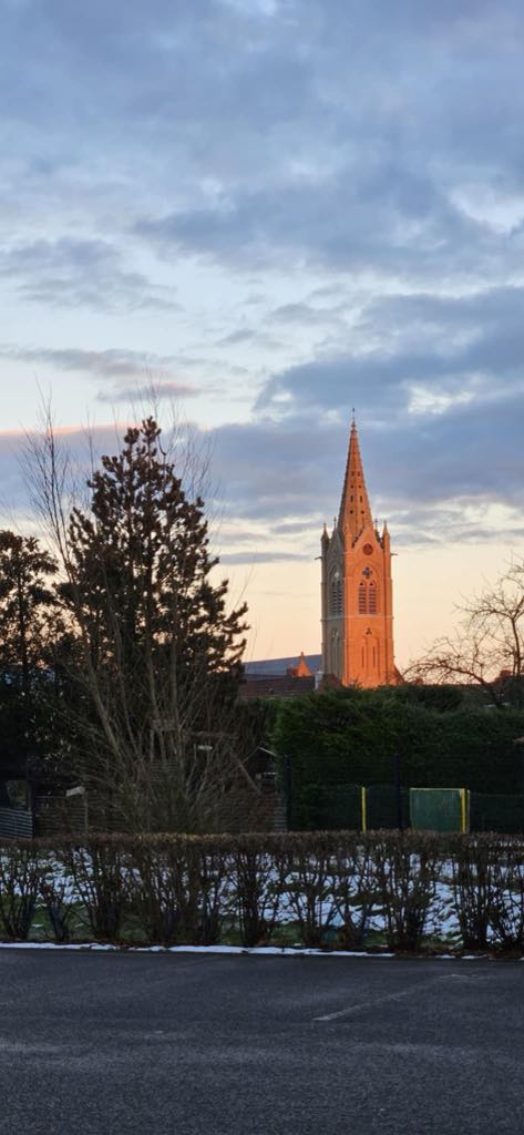 001 - EGLISE LOIN.jpeg