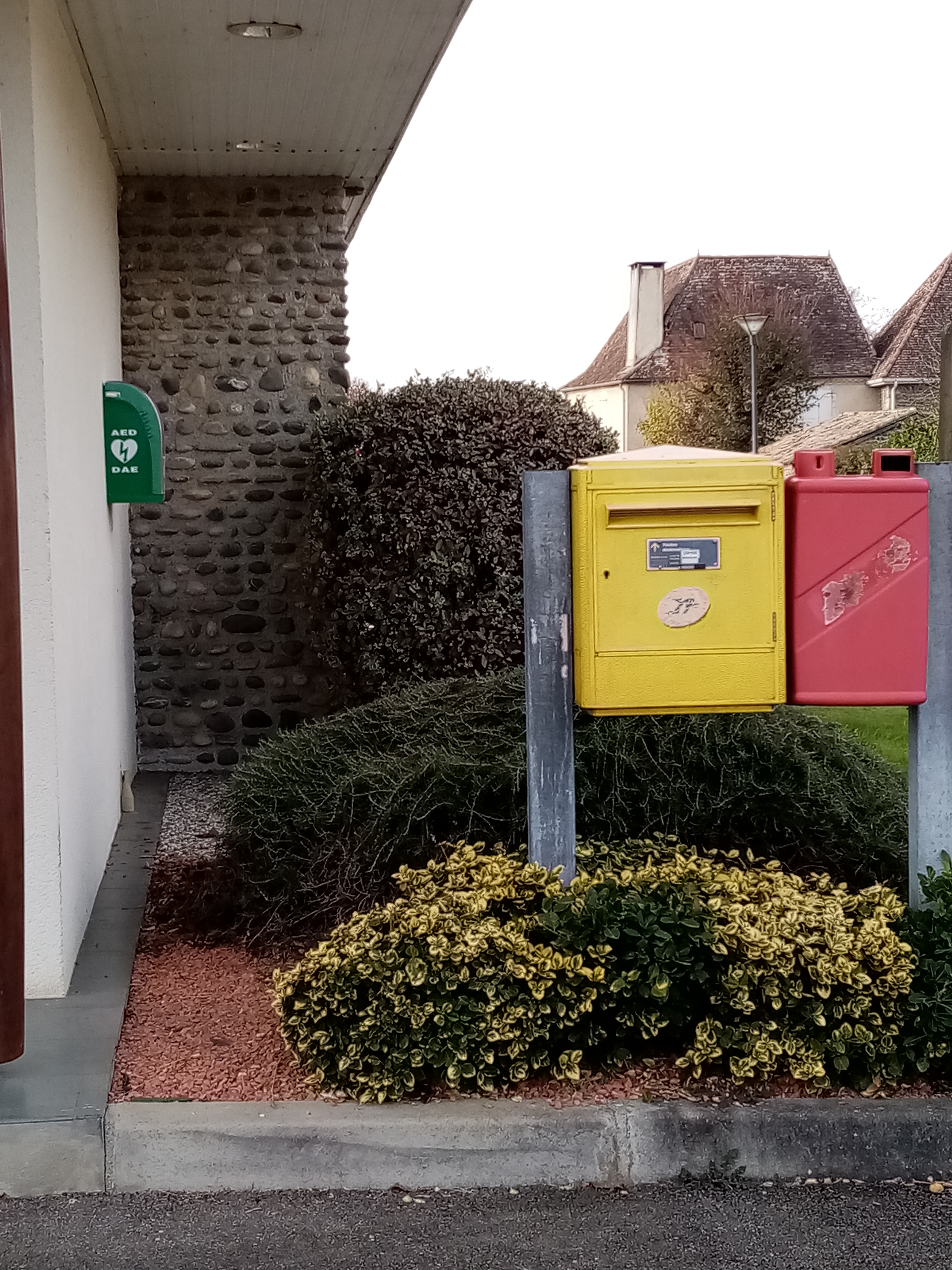 point poste et recyclage pile.jpg