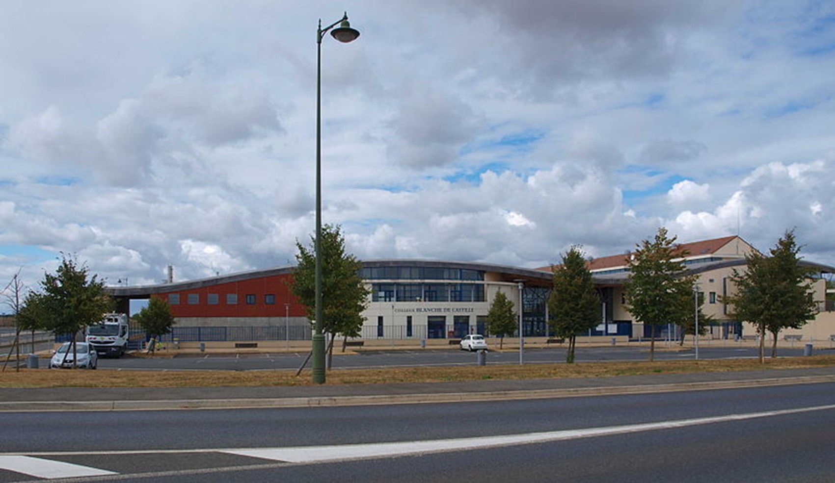 le collège Blanche de Castille.jpg