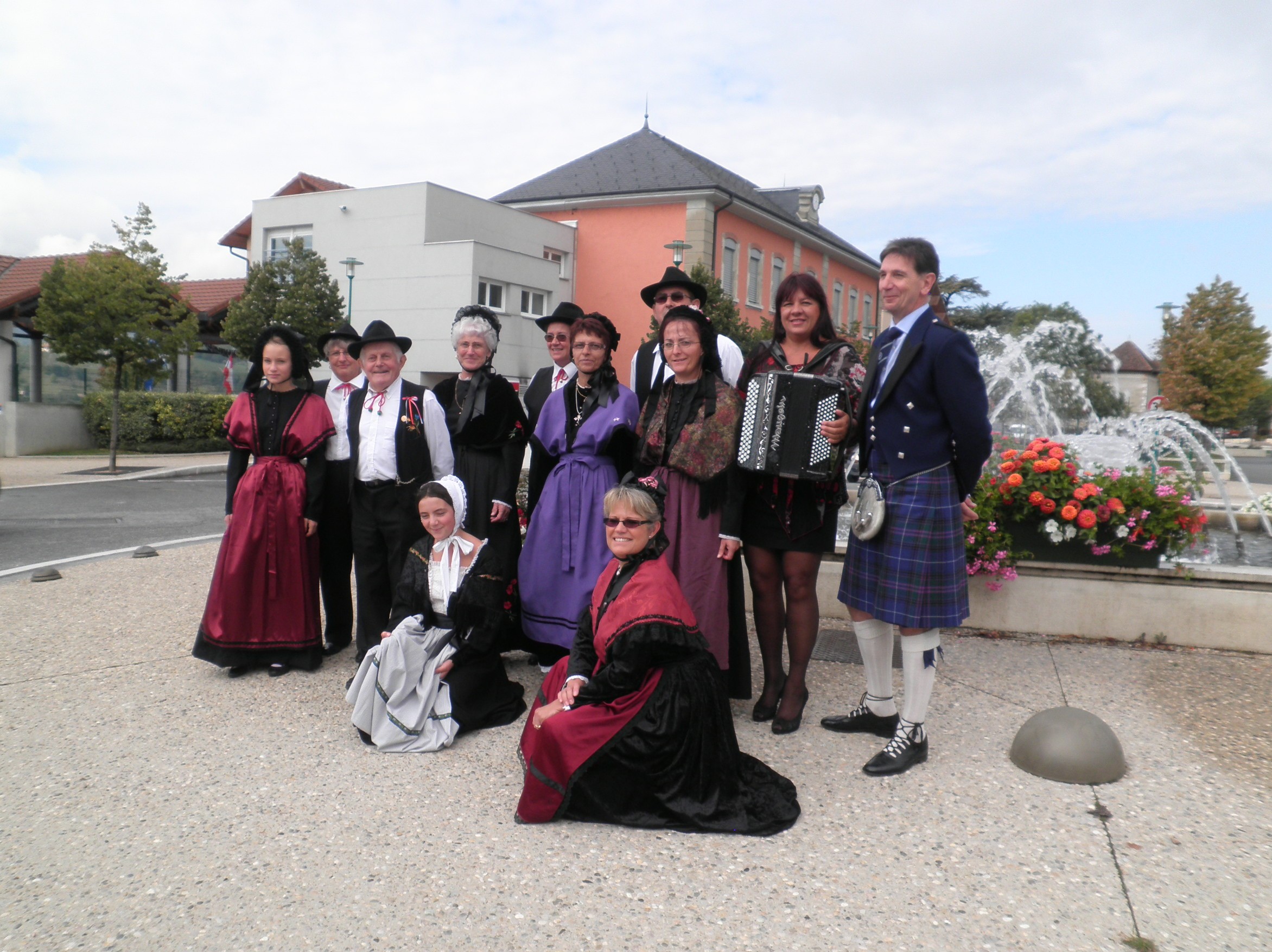 2012_Accueil_groupe folklore_2.JPG