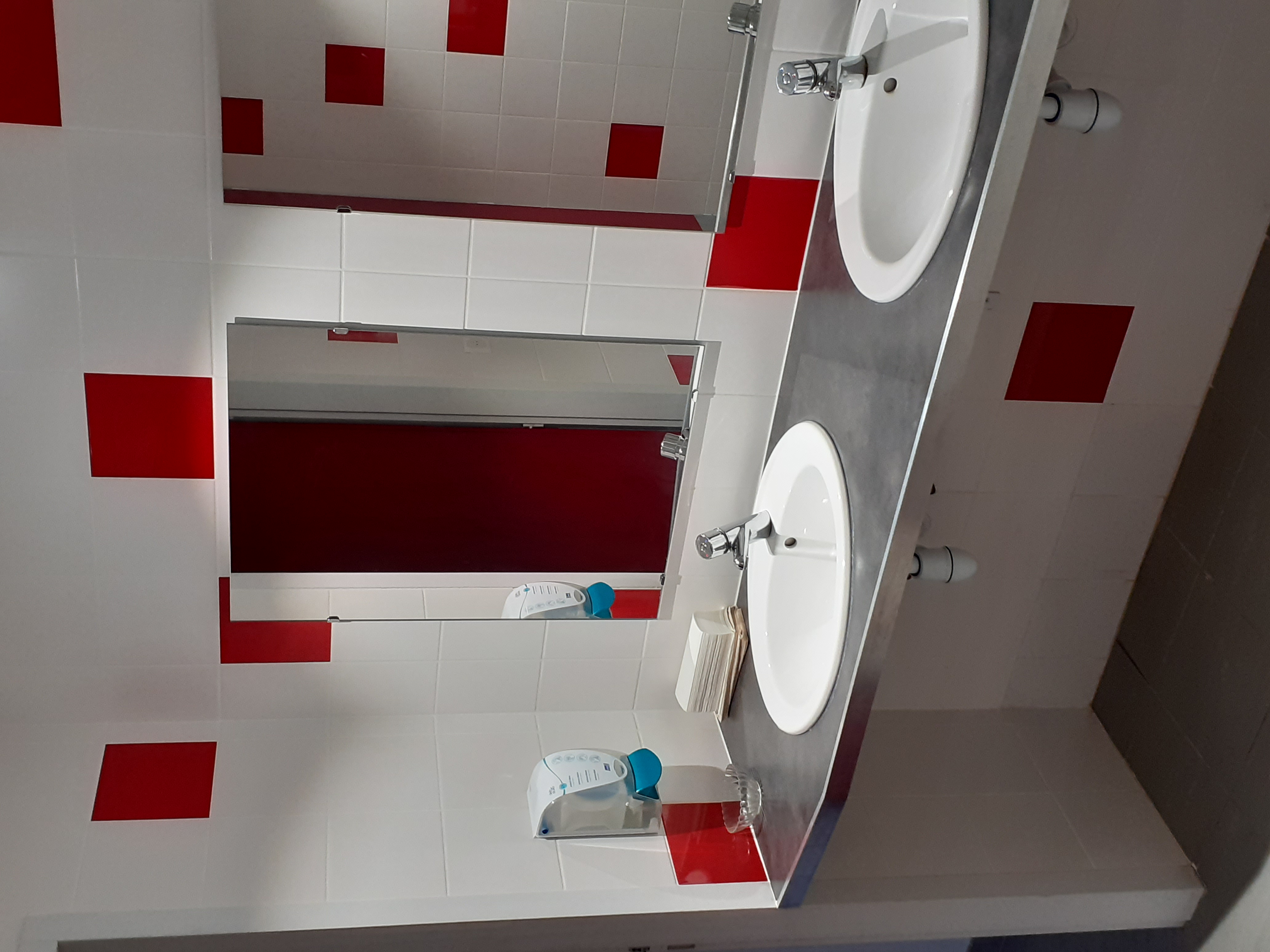 1000 club toilettes.jpg