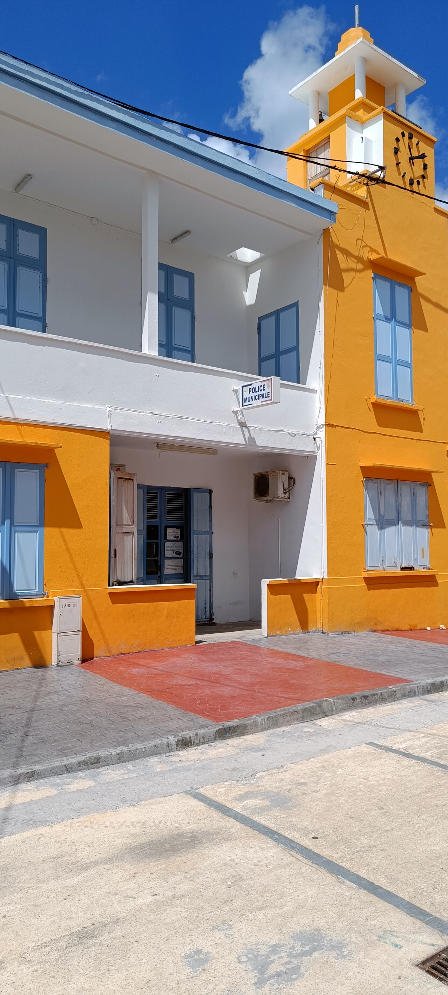 Police municipale Saint-Louis.jpg