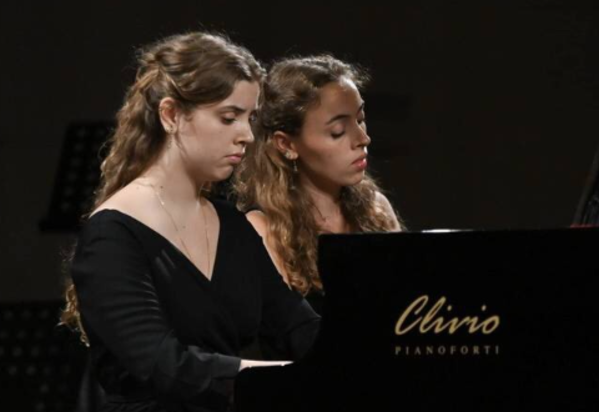 Concert de piano à quatre mains : Mila & Barbara GOSTIJANOVIC (10/05/2025
                                -
                                10/05/2025)