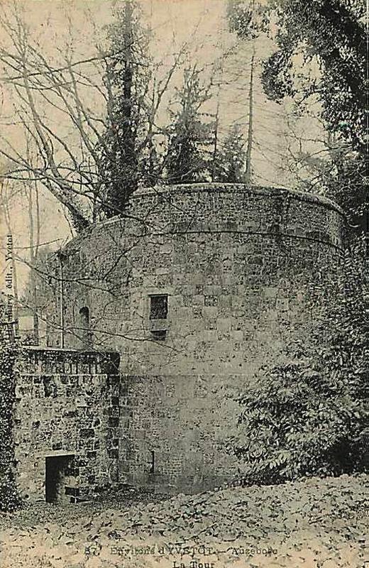 Tour de l_Ancien Chateau.jpg