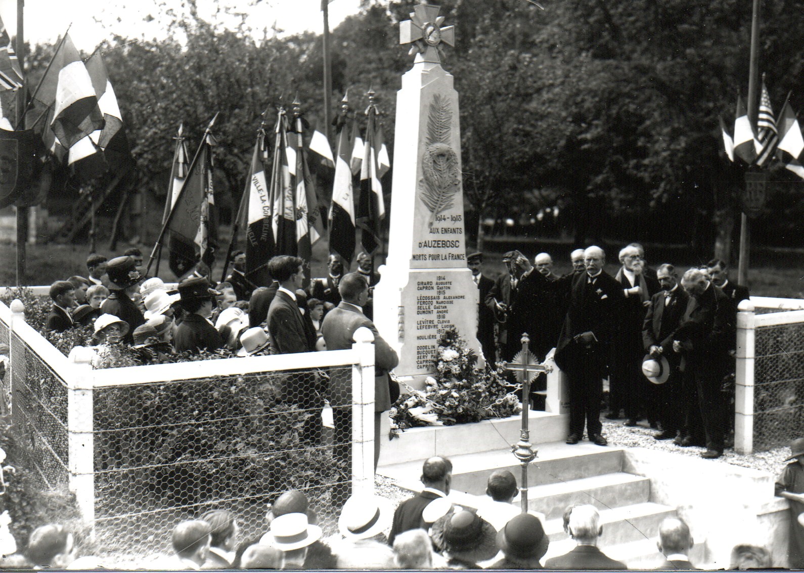 Monuments aux Morts 1924.jpg