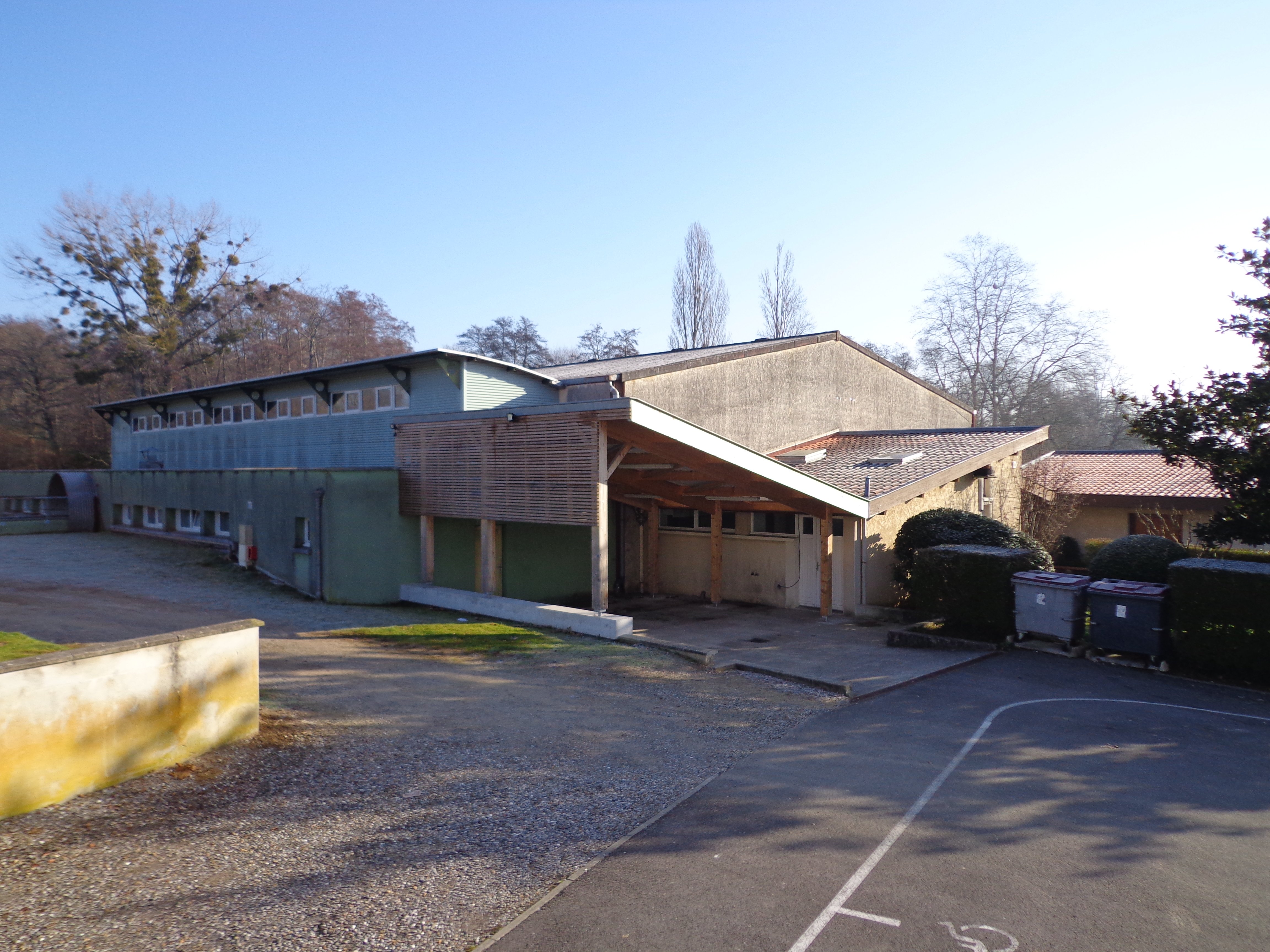 hall ext.JPG