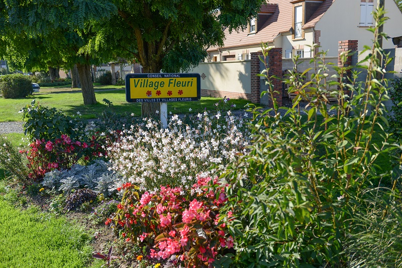 village fleuri panneau2.jpg