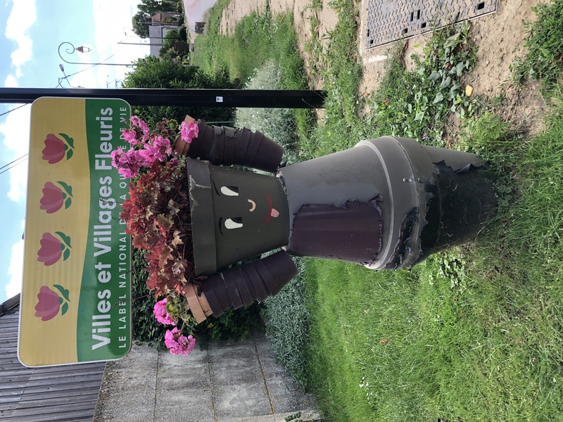 village fleuri panneau.jpg