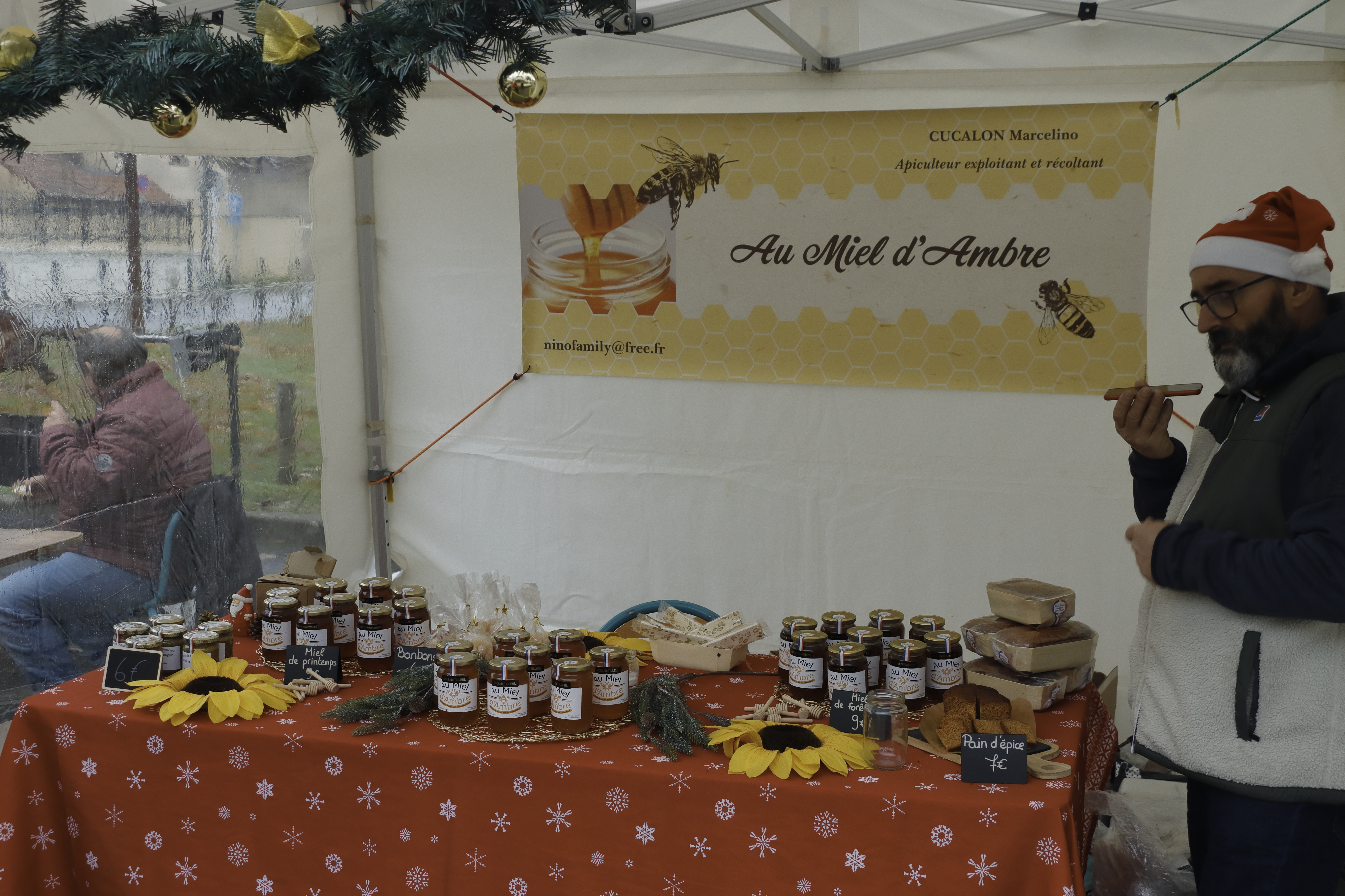 GAC 2025 Marché de Noël miel.JPG