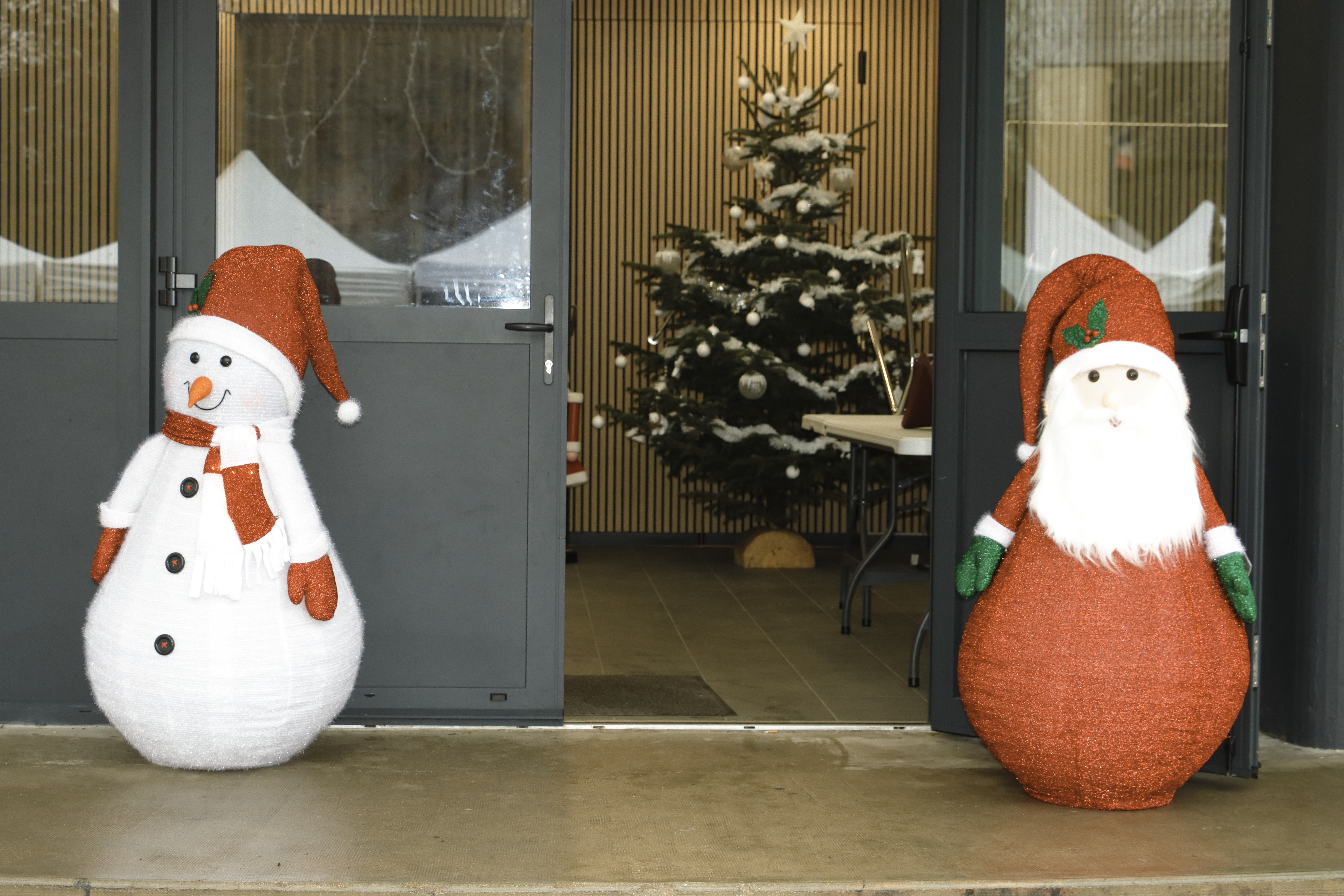 GAC 2025 MArché de Noël personnages.JPG